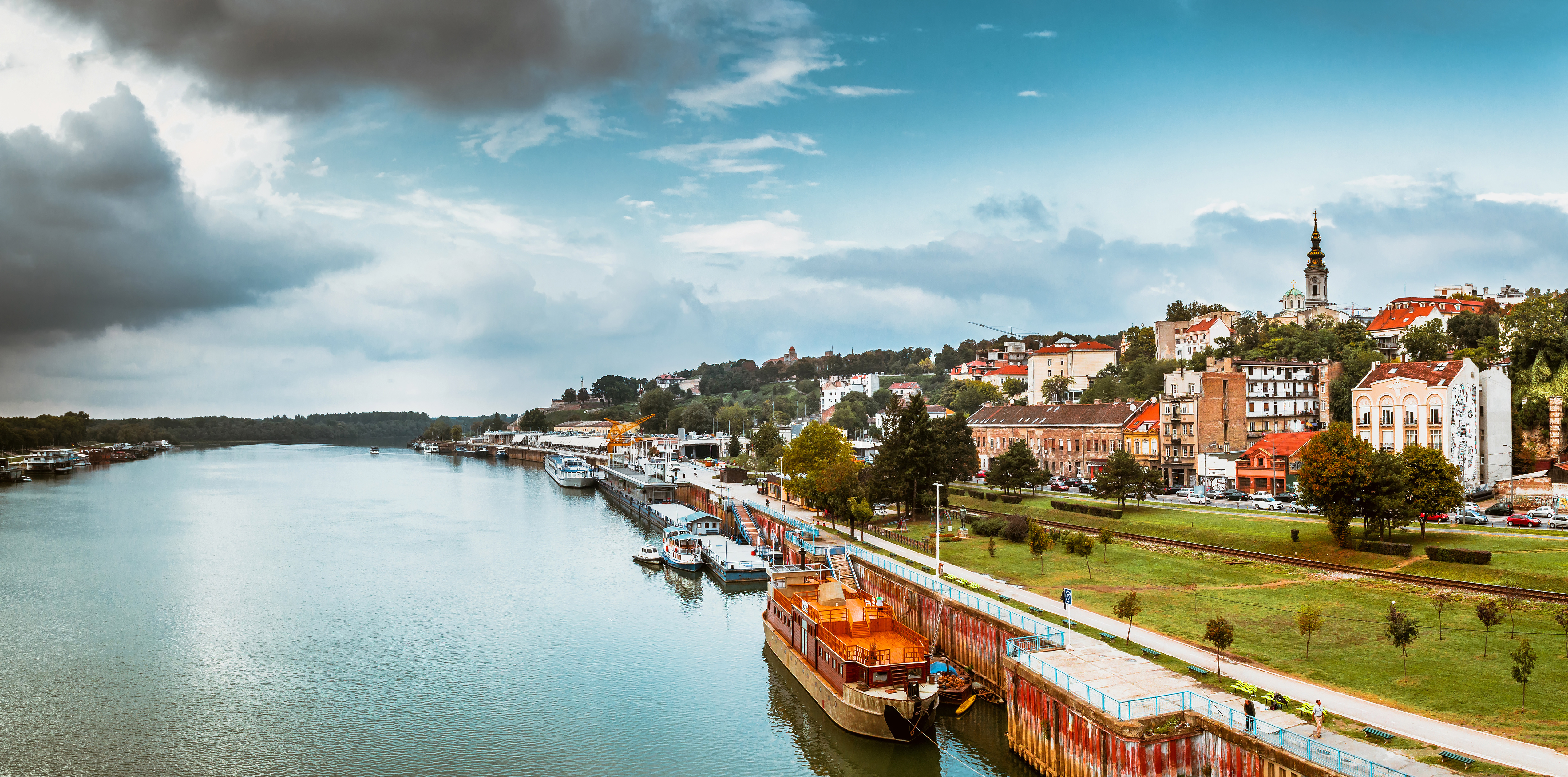 La fortezza di Kalemegdan a Belgrado vista sui fiumi Sava e Danubio