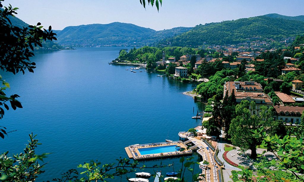 Veduta del Lago di Como con Cernobbio e le ville sulla riva
