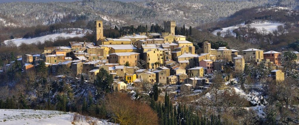 Il borgo medievale di San Casciano dei Bagni con le sorgenti termali