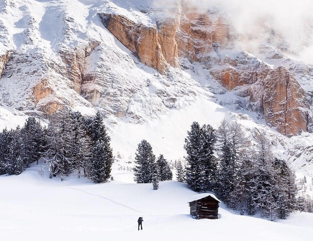 Il lago di Braies in Val Pusteria circondato dalle Dolomiti di Sesto