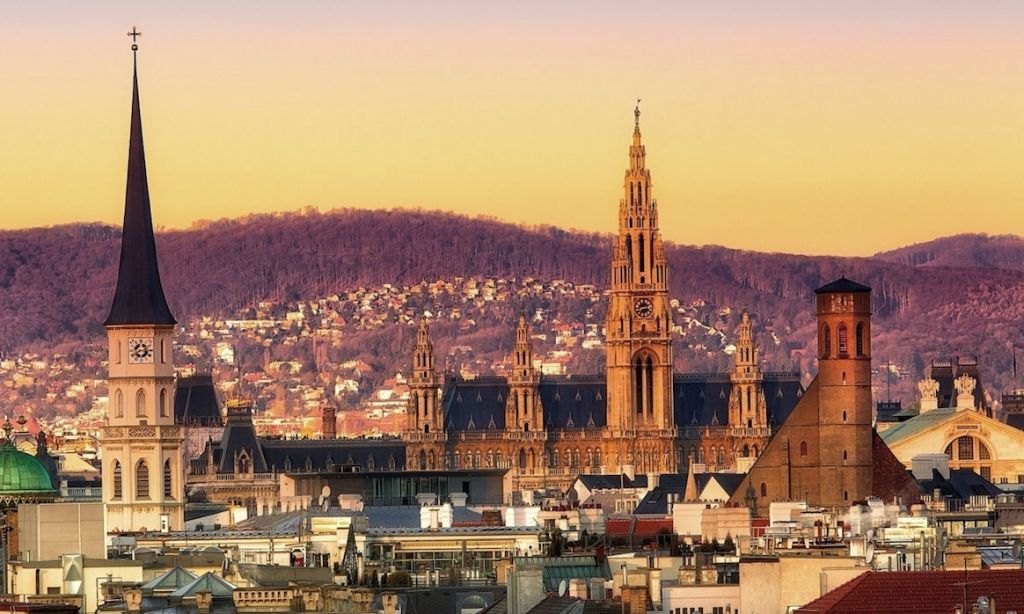 Edifici storici e cupole nel centro di Vienna, capitale austriaca