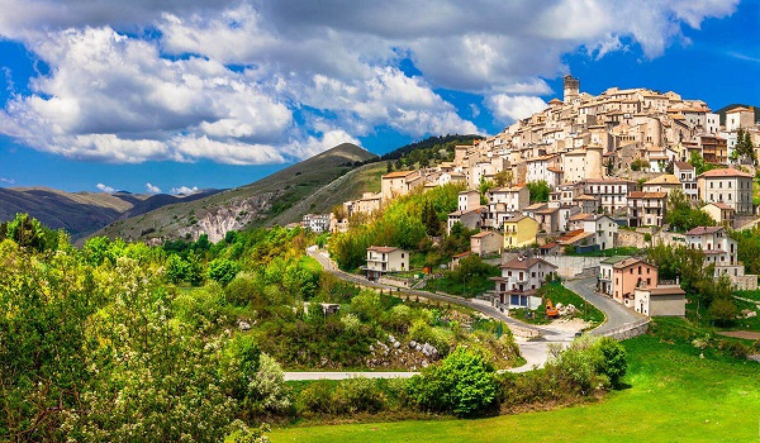 La fortezza medievale di Rocca Calascio sulle montagne del Gran Sasso in Abruzzo