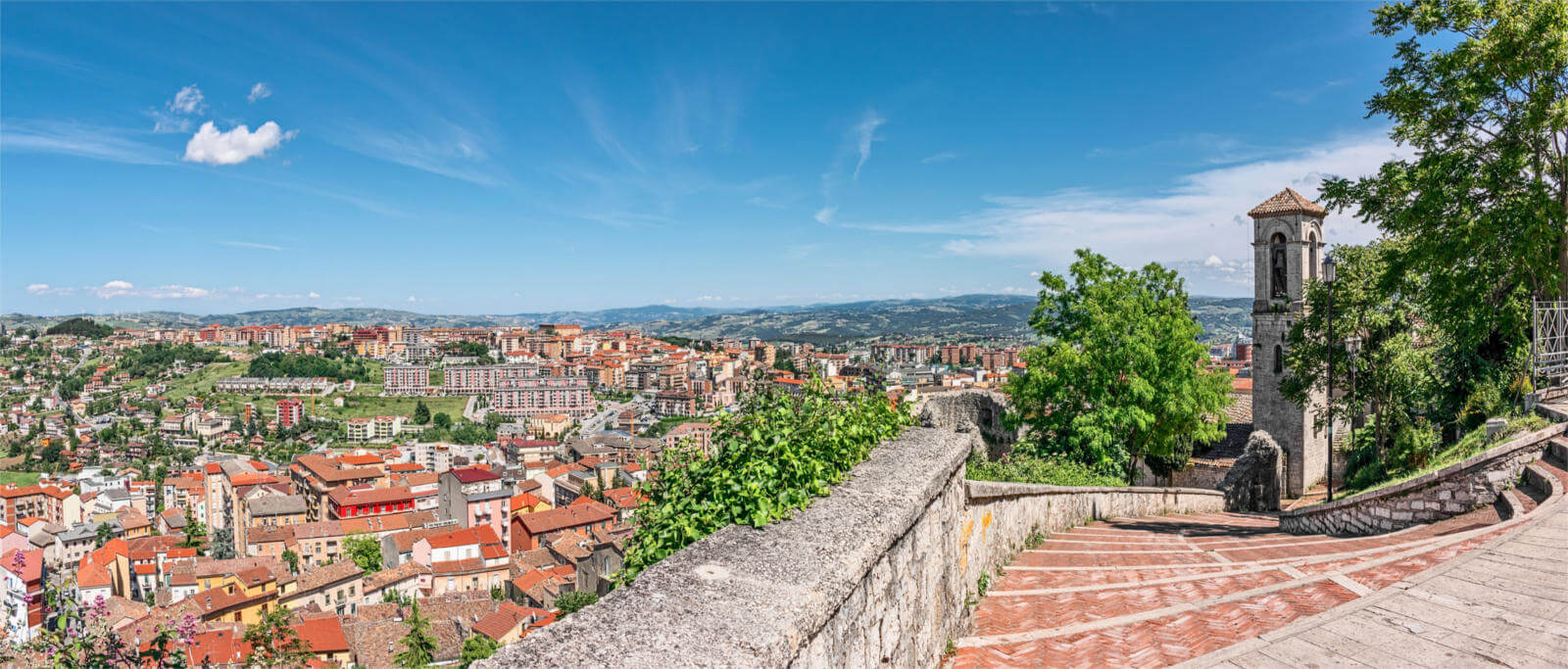 Il Castello Monforte che domina il centro storico medievale di Campobasso in Molise
