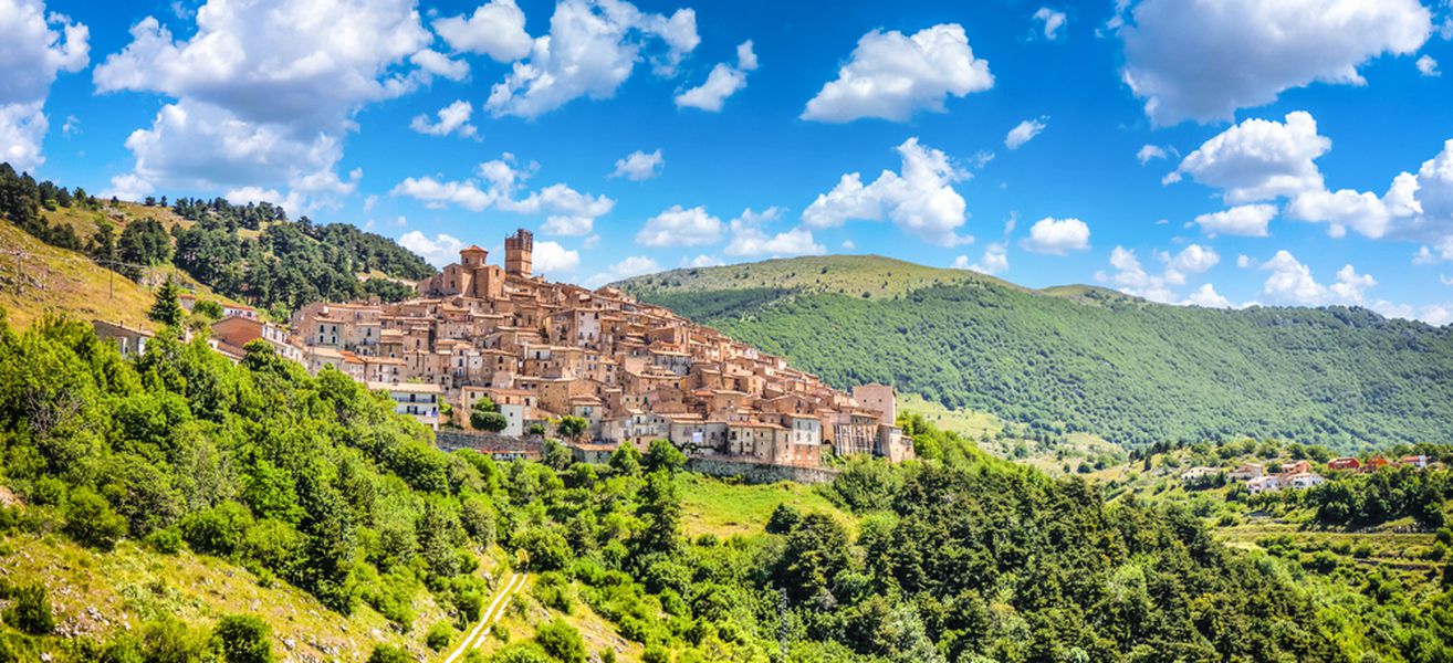 Il centro storico di L'Aquila con i monumenti restaurati ai piedi del Gran Sasso