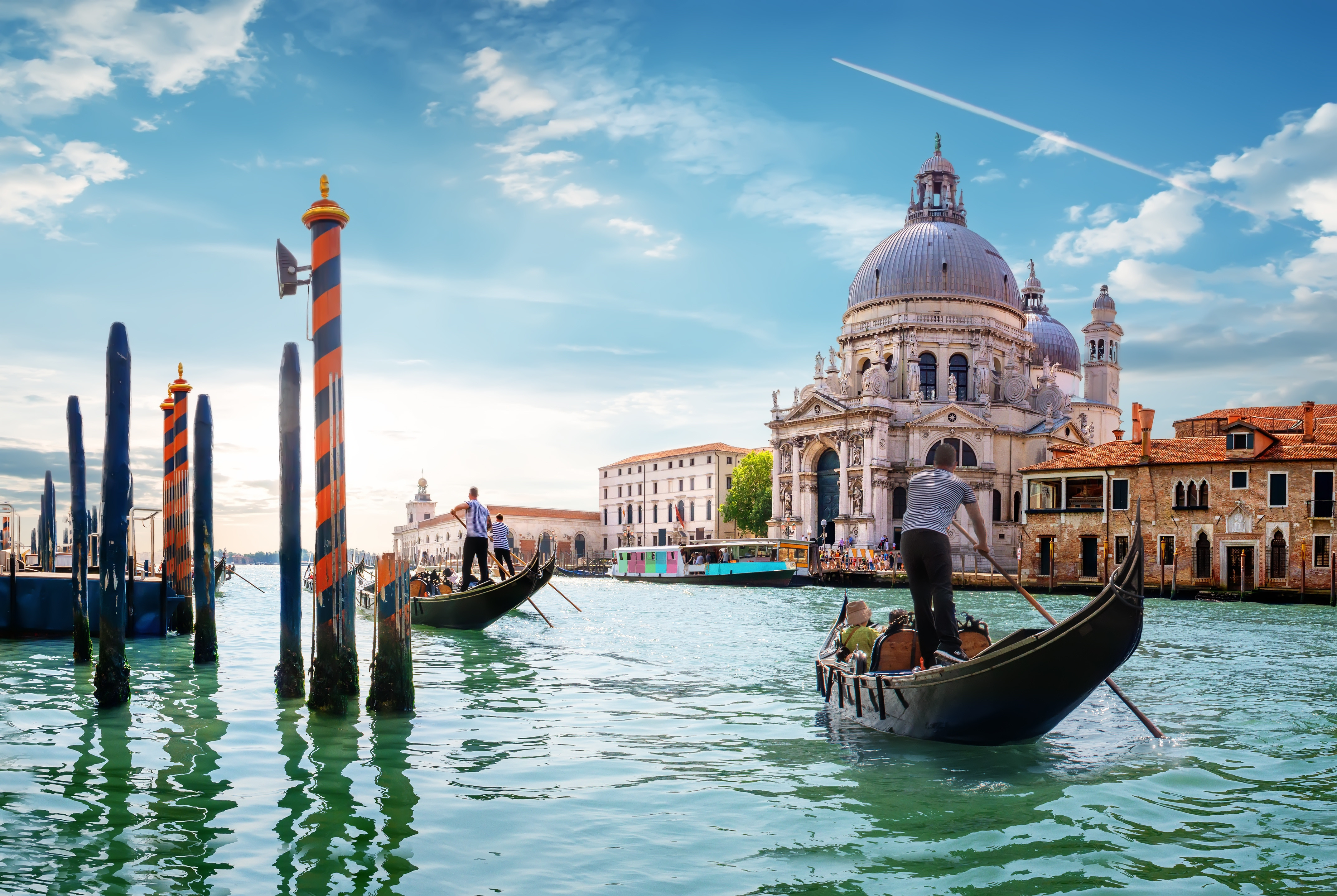 Veduta della laguna di Venezia con gondole e palazzi storici affacciati sul Canal Grande