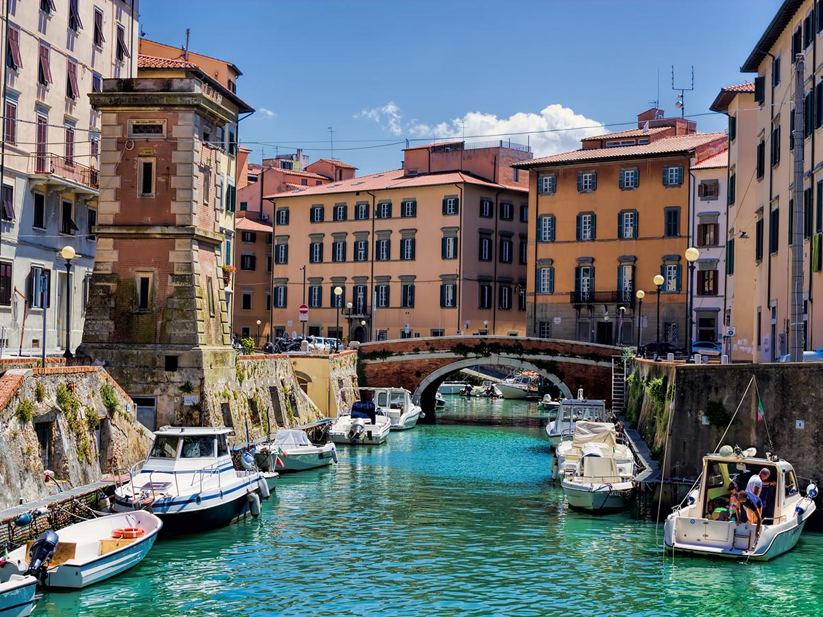I canali e le case del quartiere Venezia Nuova nel centro di Livorno