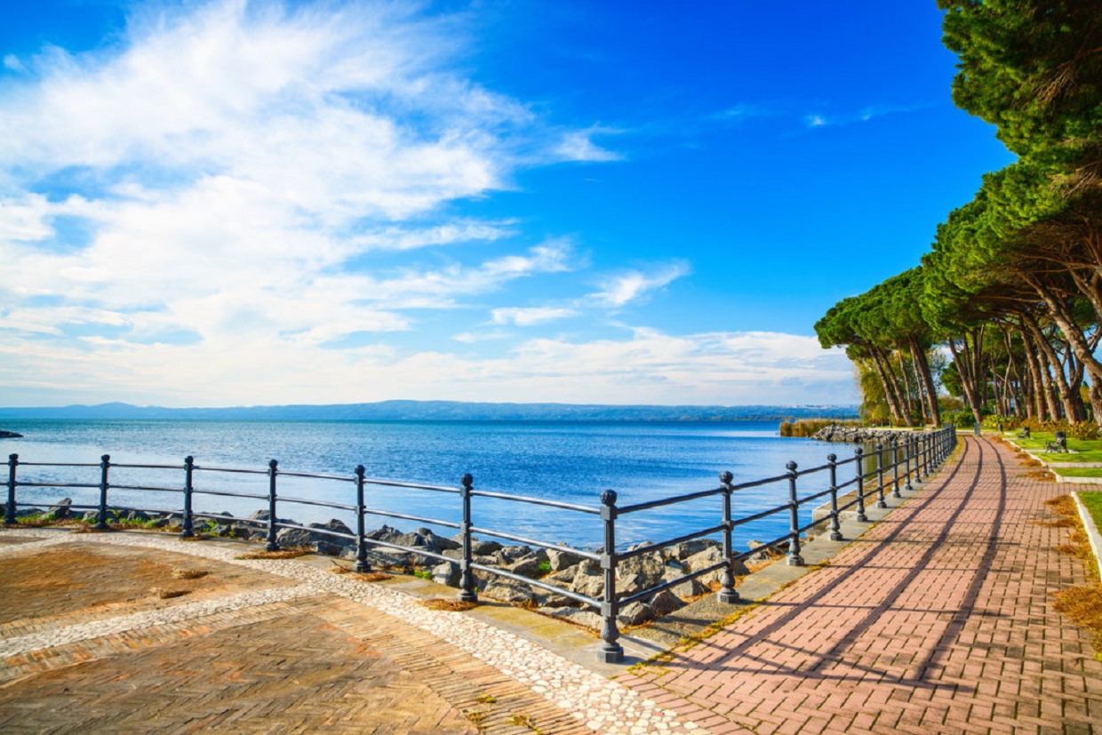 Il Lago di Bolsena di origine vulcanica nel viterbese, nel Lazio