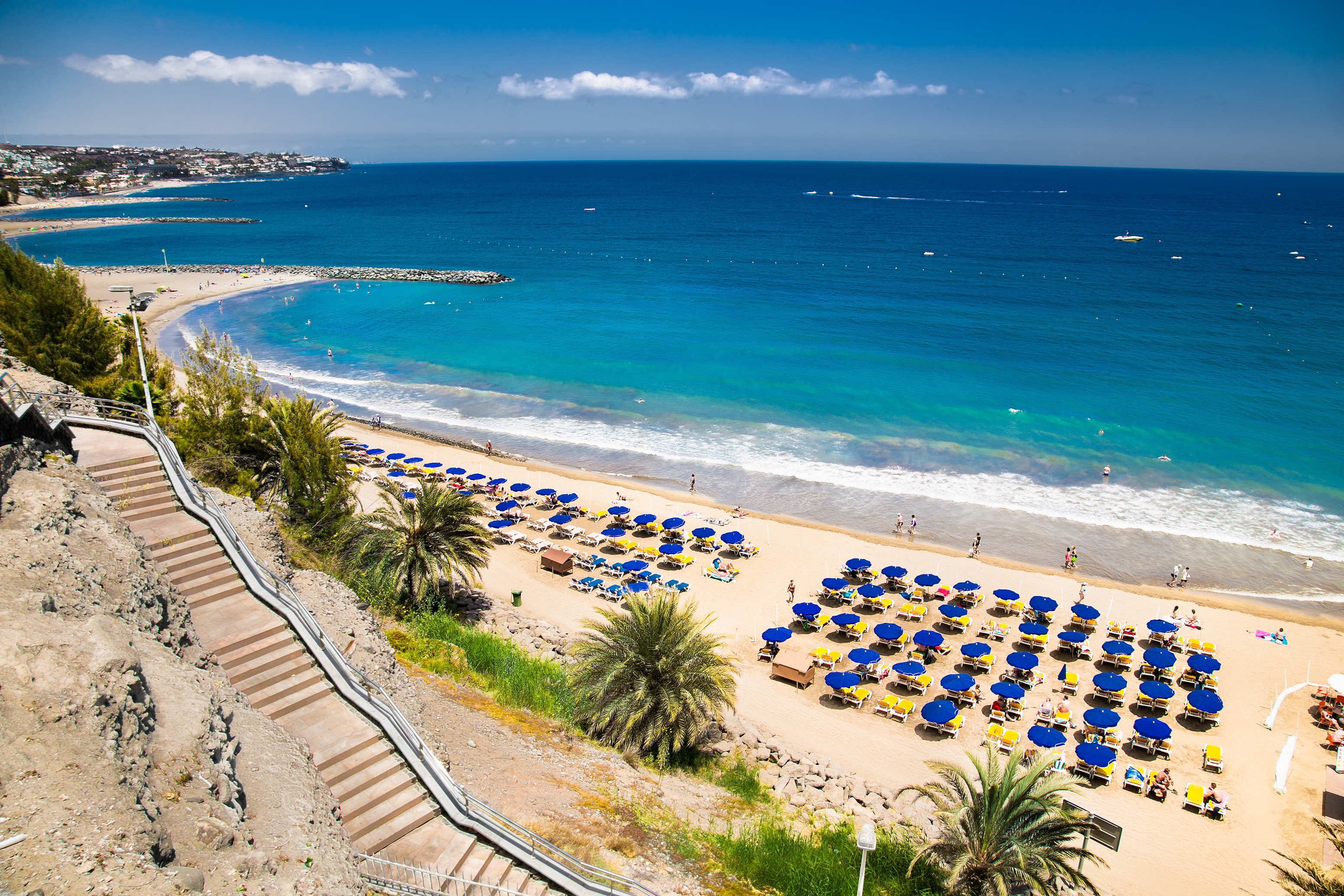 Dune di sabbia e oceano a Maspalomas, isola di Gran Canaria