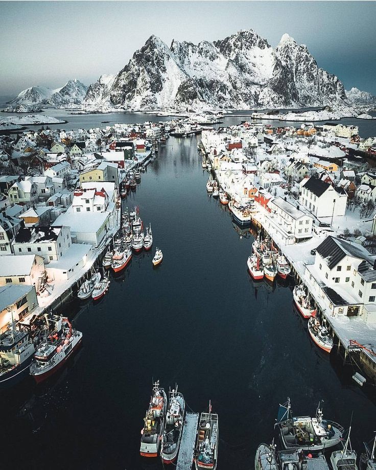 Henningsvaer