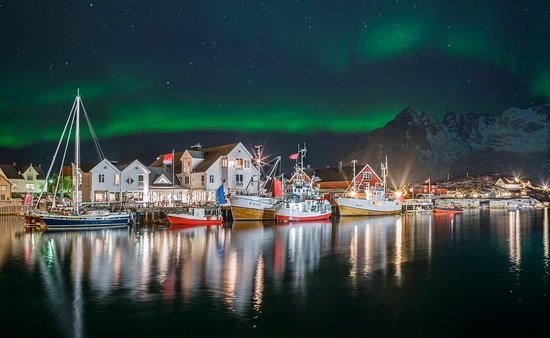 Il villaggio di pescatori di Henningsvaer tra le isole Lofoten in Norvegia