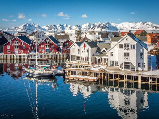 Henningsvaer