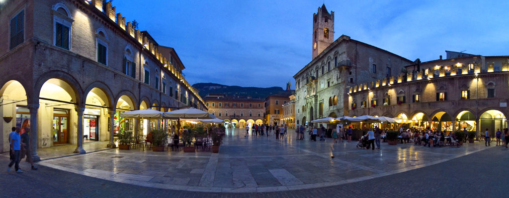 Ascoli Piceno - Piazza del Popolo, la piazza principale